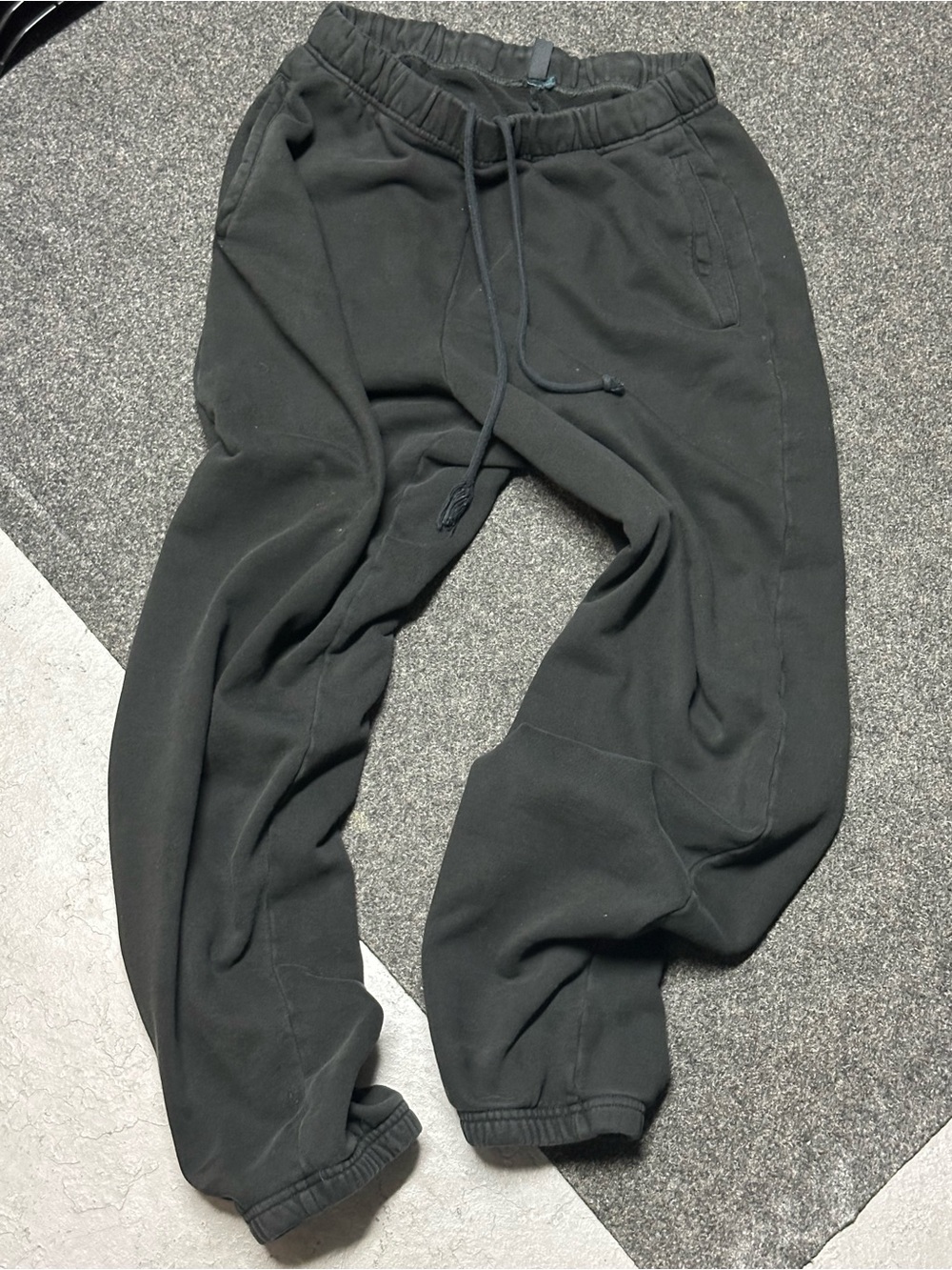 SKIMS Men's Black Relaxed cotton joggers M